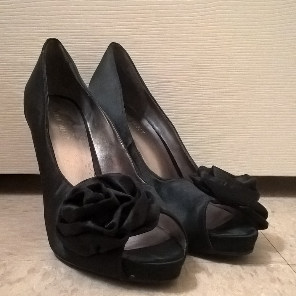 Nine West Black Satin Rosette Peeptoe Heels 7.5M